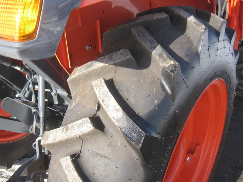 Tractors - Compact  Kubota L3901 Tractor  Photo